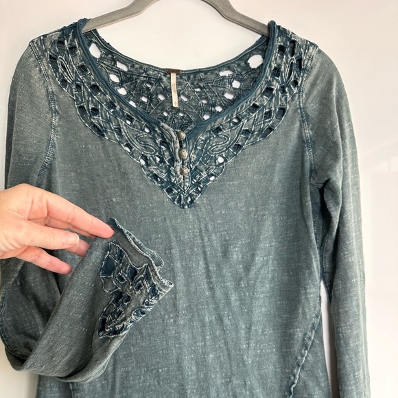 Free People As Seen On Vampire Diaries Luna Top Blue Size Small Eyelet Boho - Picture 6 of 11
